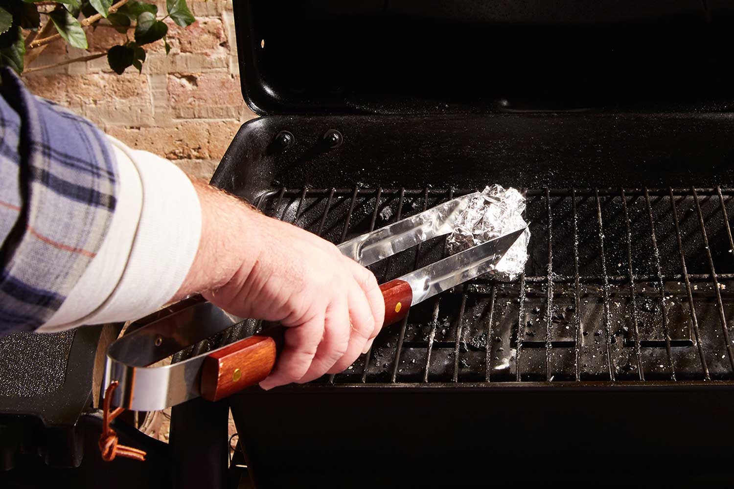 How to Clean a Grill with ALCAN Foil